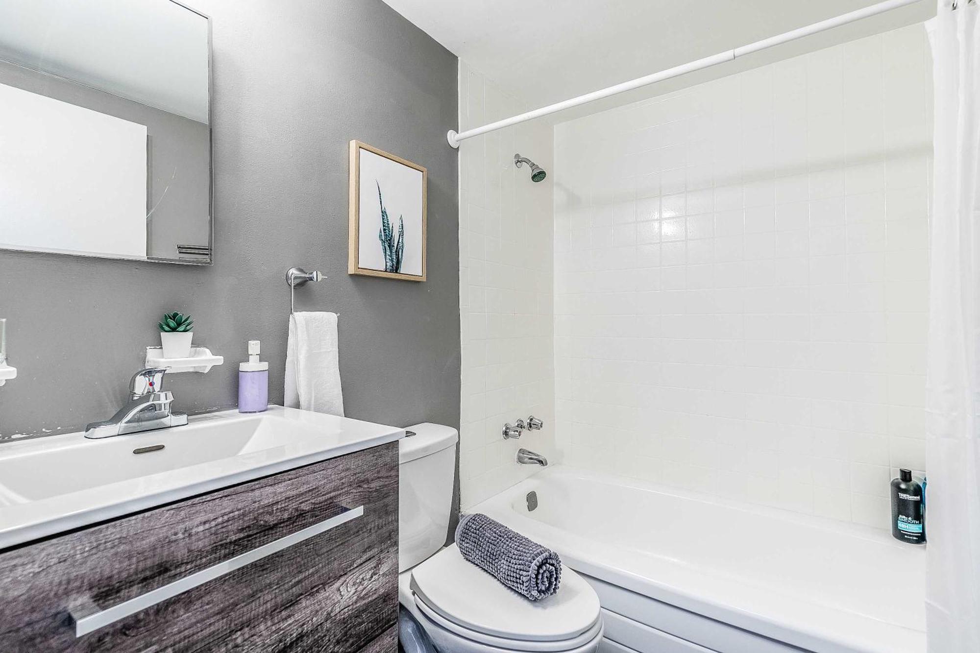 Glenview West Apartment W Patio - Near Downtown Hamilton Bagian luar foto